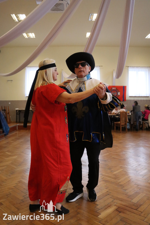 Fotorelacja: Karnawałowy Marsz Nordic Walking w Zawierciu