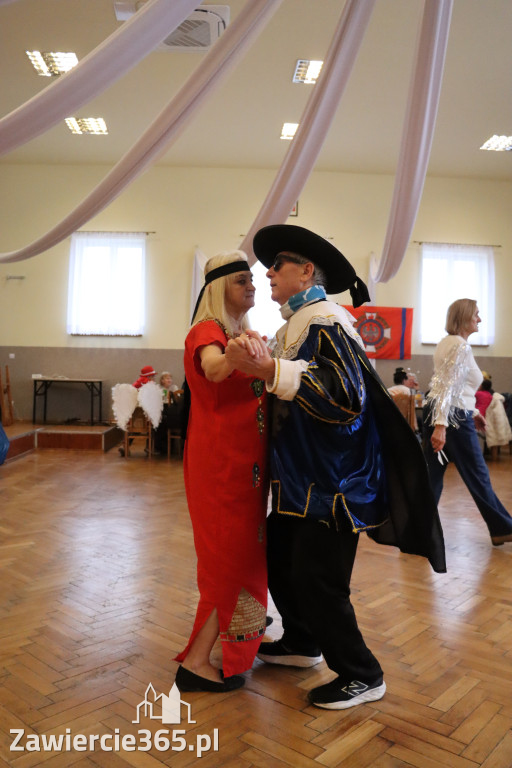 Fotorelacja: Karnawałowy Marsz Nordic Walking w Zawierciu