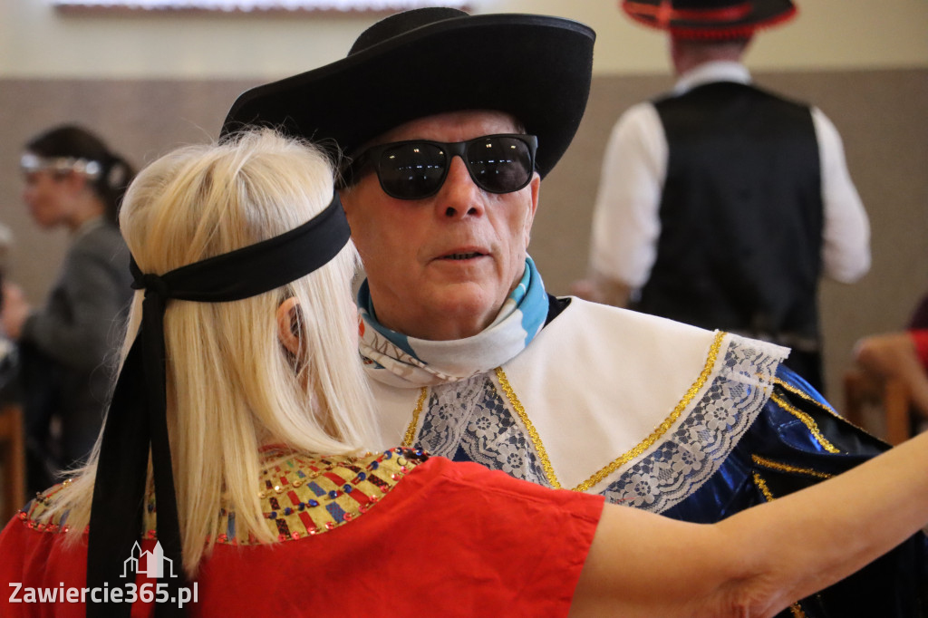 Fotorelacja: Karnawałowy Marsz Nordic Walking w Zawierciu