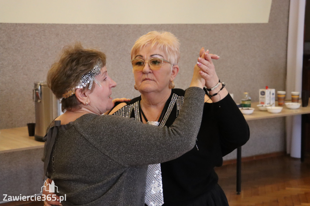 Fotorelacja: Karnawałowy Marsz Nordic Walking w Zawierciu