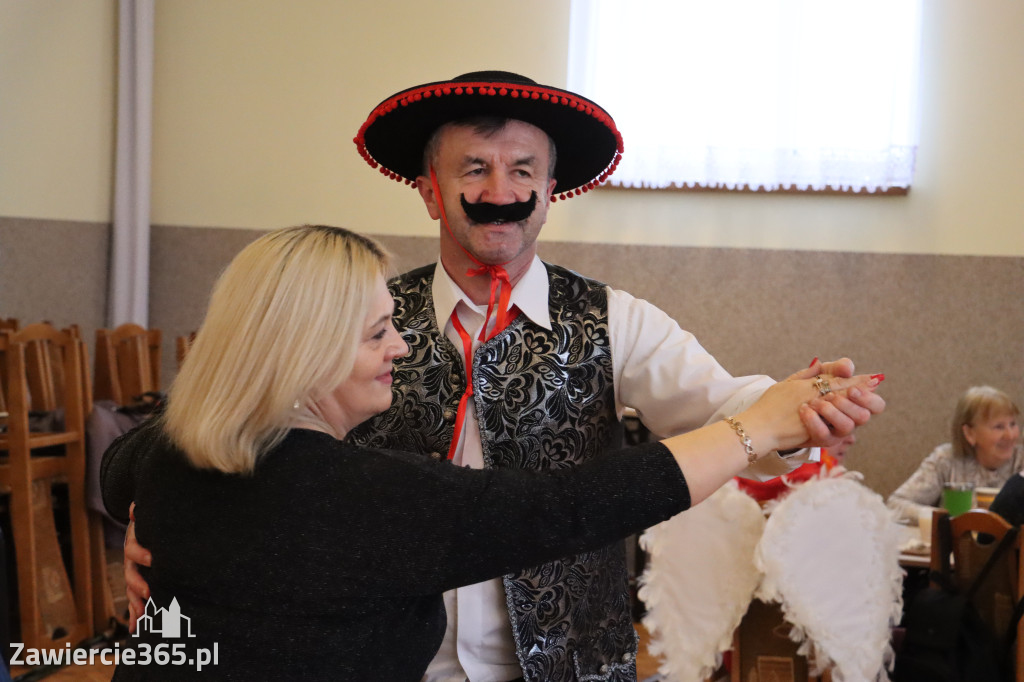 Fotorelacja: Karnawałowy Marsz Nordic Walking w Zawierciu