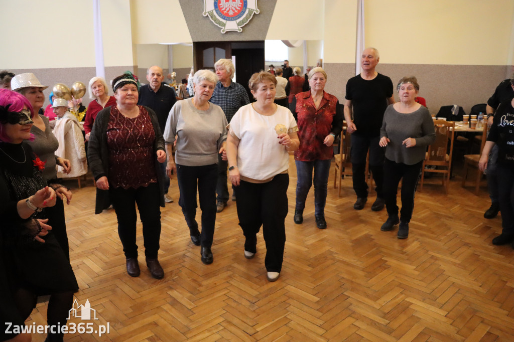 Fotorelacja: Karnawałowy Marsz Nordic Walking w Zawierciu