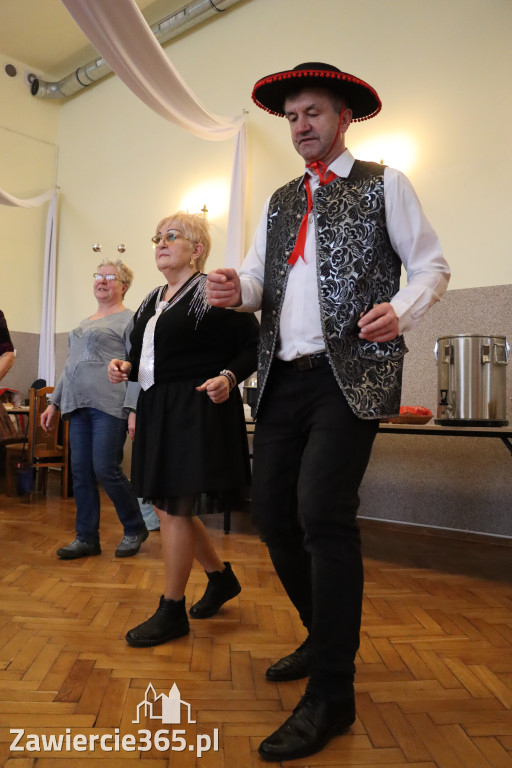 Fotorelacja: Karnawałowy Marsz Nordic Walking w Zawierciu