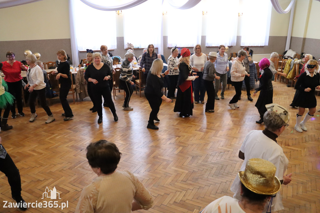 Fotorelacja: Karnawałowy Marsz Nordic Walking w Zawierciu
