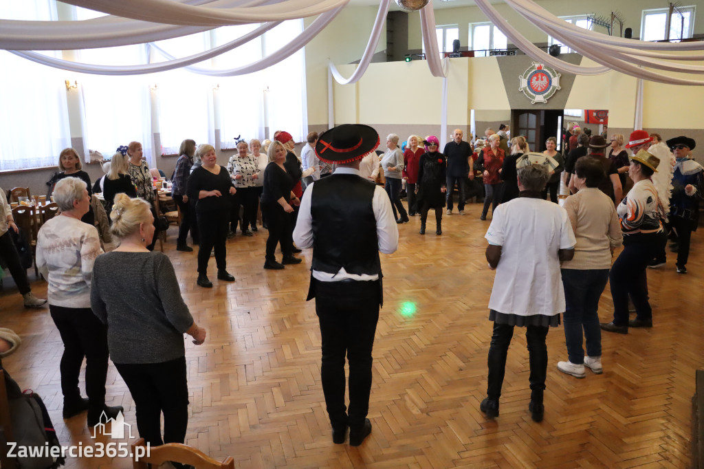 Fotorelacja: Karnawałowy Marsz Nordic Walking w Zawierciu