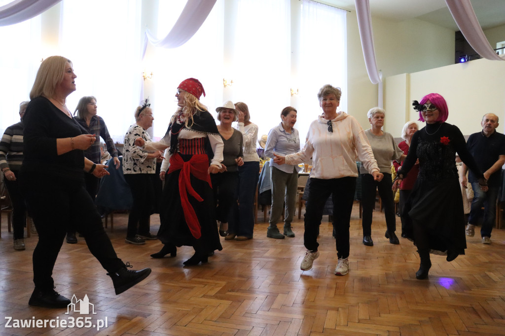 Fotorelacja: Karnawałowy Marsz Nordic Walking w Zawierciu