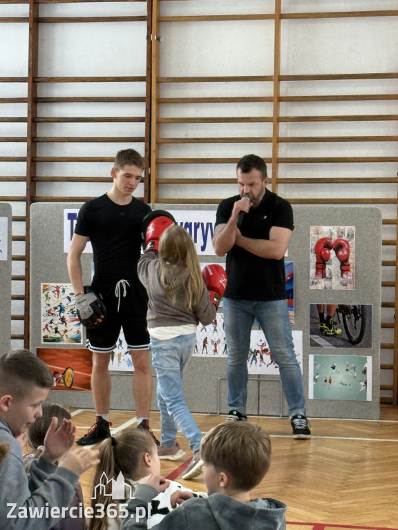 Mistrz Polski i Europy w boksie zawodowym Damian Jonak w SP4 w Zawierciu