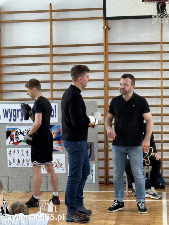 Mistrz Polski i Europy w boksie zawodowym Damian Jonak w SP4 w Zawierciu