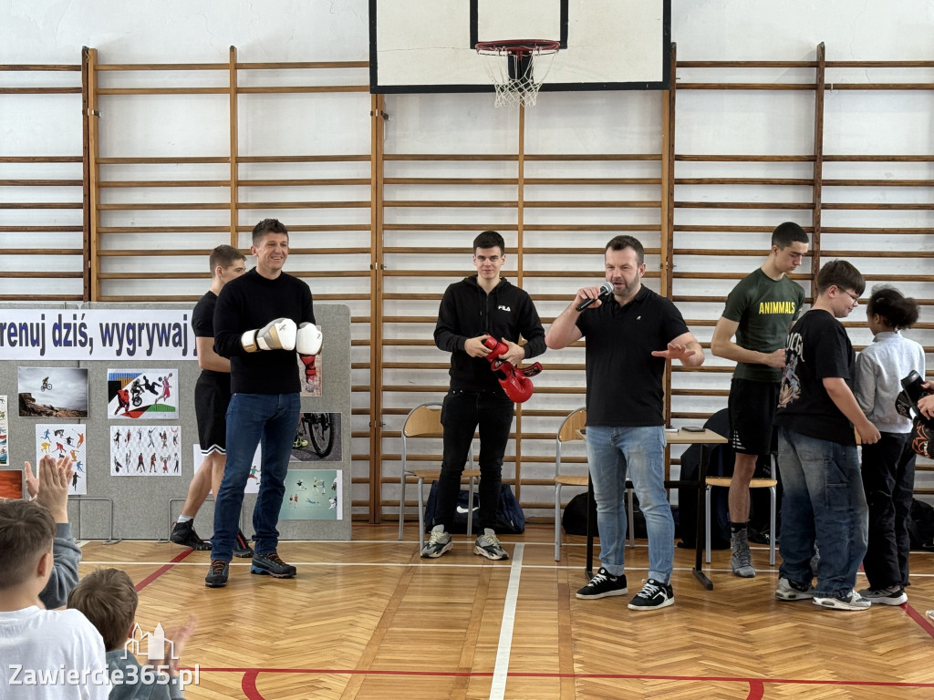 Mistrz Polski i Europy w boksie zawodowym Damian Jonak w SP4 w Zawierciu