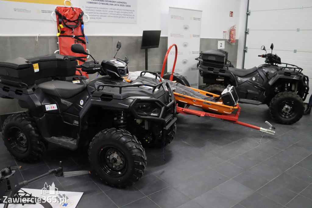 Fotorelacja: Przekazanie sprzętu dla Grupy Jurajskiej GOPR w Podlesicach gmina Kroczyce