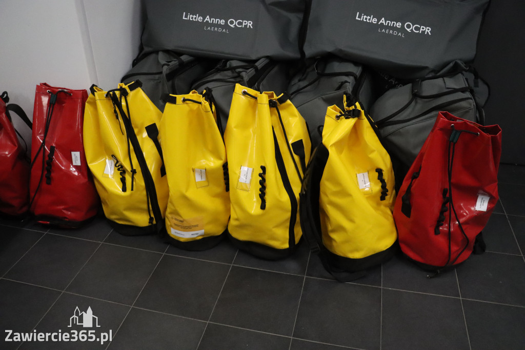 Fotorelacja: Przekazanie sprzętu dla Grupy Jurajskiej GOPR w Podlesicach gmina Kroczyce