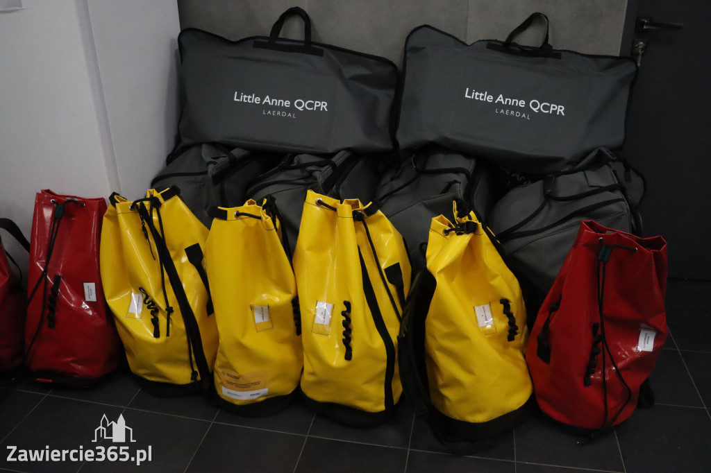 Fotorelacja: Przekazanie sprzętu dla Grupy Jurajskiej GOPR w Podlesicach gmina Kroczyce