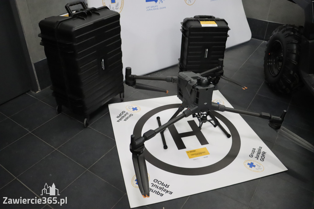 Fotorelacja: Przekazanie sprzętu dla Grupy Jurajskiej GOPR w Podlesicach gmina Kroczyce