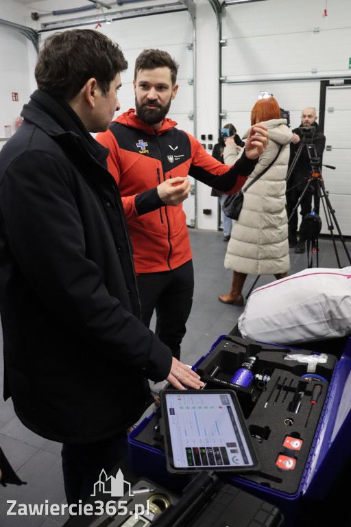 Fotorelacja: Przekazanie sprzętu dla Grupy Jurajskiej GOPR w Podlesicach gmina Kroczyce