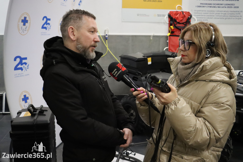 Fotorelacja: Przekazanie sprzętu dla Grupy Jurajskiej GOPR w Podlesicach gmina Kroczyce