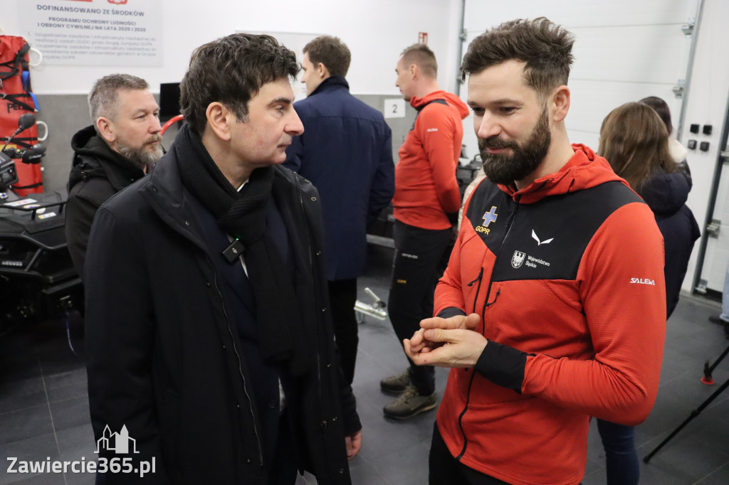 Fotorelacja: Przekazanie sprzętu dla Grupy Jurajskiej GOPR w Podlesicach gmina Kroczyce