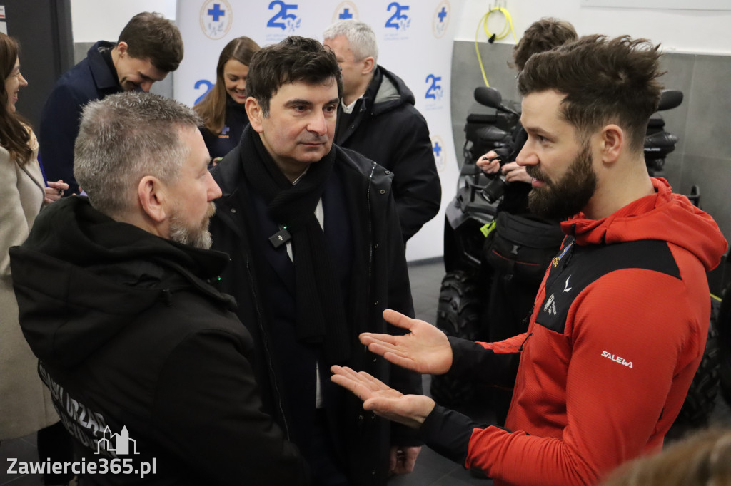 Fotorelacja: Przekazanie sprzętu dla Grupy Jurajskiej GOPR w Podlesicach gmina Kroczyce