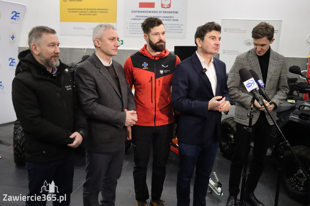 Fotorelacja: Przekazanie sprzętu dla Grupy Jurajskiej GOPR w Podlesicach gmina Kroczyce