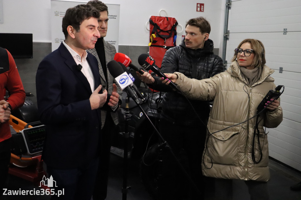 Fotorelacja: Przekazanie sprzętu dla Grupy Jurajskiej GOPR w Podlesicach gmina Kroczyce