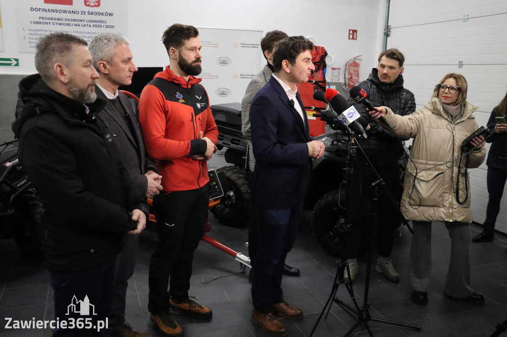 Fotorelacja: Przekazanie sprzętu dla Grupy Jurajskiej GOPR w Podlesicach gmina Kroczyce