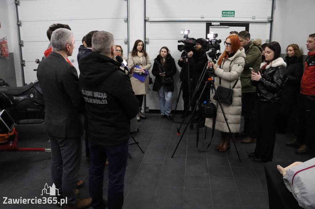 Fotorelacja: Przekazanie sprzętu dla Grupy Jurajskiej GOPR w Podlesicach gmina Kroczyce