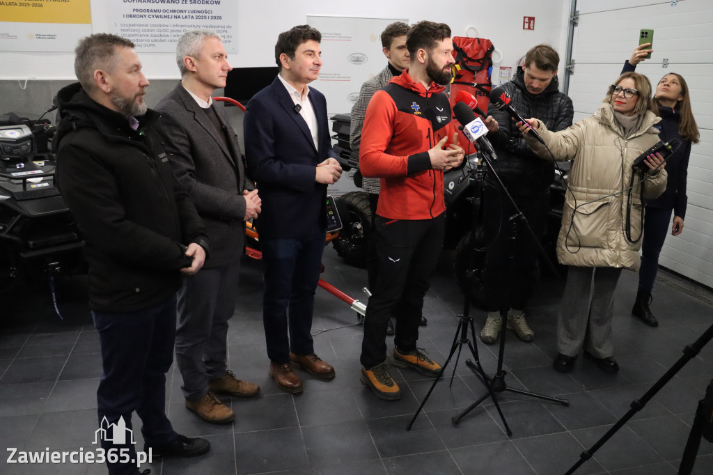 Fotorelacja: Przekazanie sprzętu dla Grupy Jurajskiej GOPR w Podlesicach gmina Kroczyce