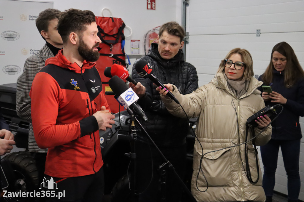 Fotorelacja: Przekazanie sprzętu dla Grupy Jurajskiej GOPR w Podlesicach gmina Kroczyce