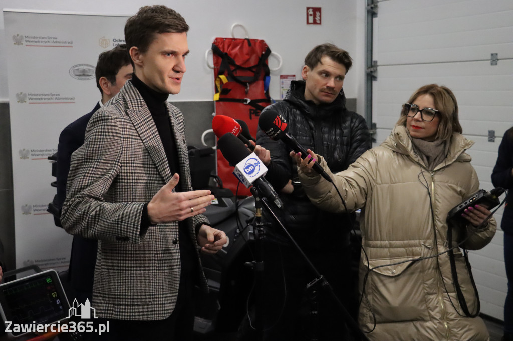 Fotorelacja: Przekazanie sprzętu dla Grupy Jurajskiej GOPR w Podlesicach gmina Kroczyce