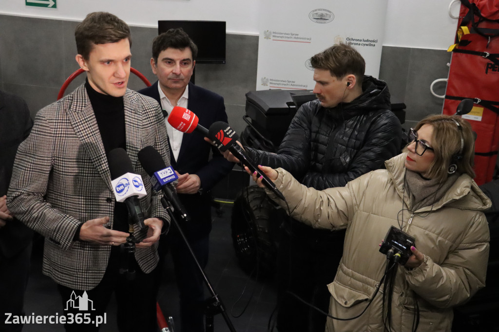 Fotorelacja: Przekazanie sprzętu dla Grupy Jurajskiej GOPR w Podlesicach gmina Kroczyce