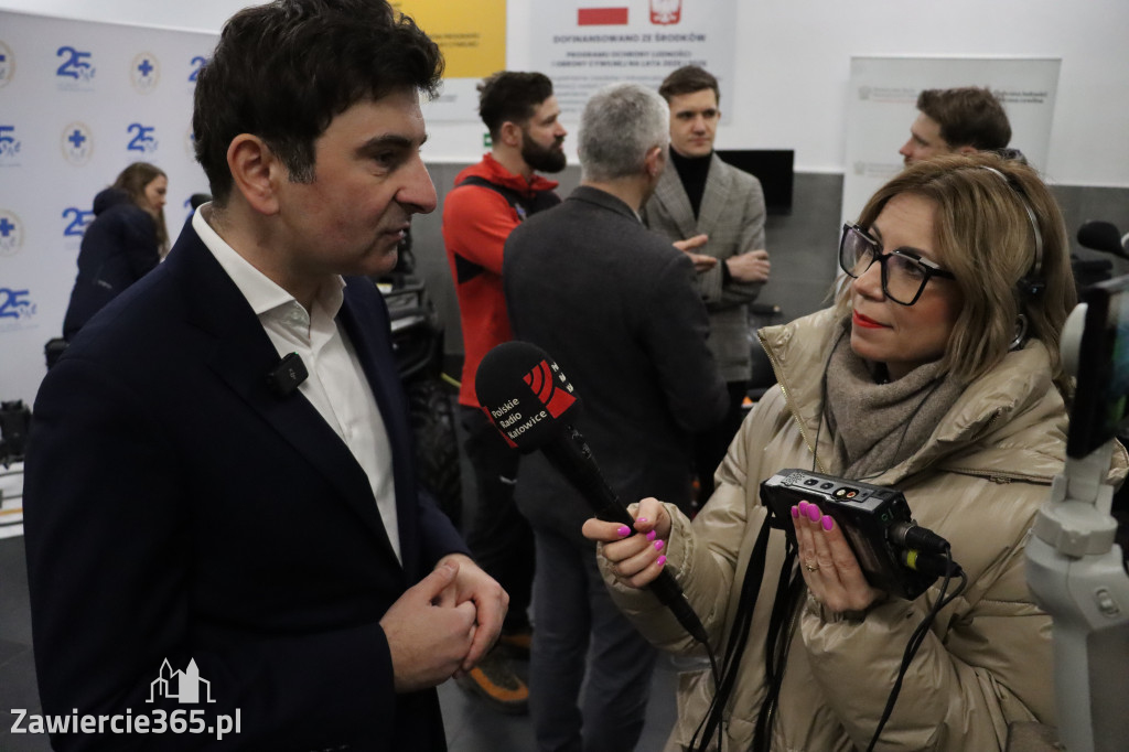 Fotorelacja: Przekazanie sprzętu dla Grupy Jurajskiej GOPR w Podlesicach gmina Kroczyce