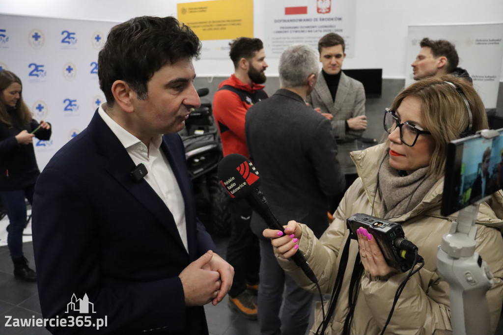 Fotorelacja: Przekazanie sprzętu dla Grupy Jurajskiej GOPR w Podlesicach gmina Kroczyce