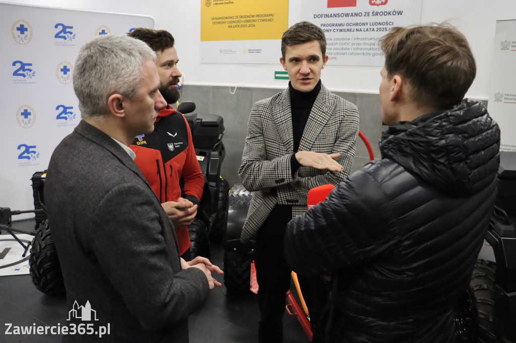 Fotorelacja: Przekazanie sprzętu dla Grupy Jurajskiej GOPR w Podlesicach gmina Kroczyce