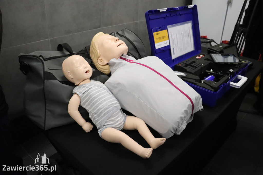 Fotorelacja: Przekazanie sprzętu dla Grupy Jurajskiej GOPR w Podlesicach gmina Kroczyce