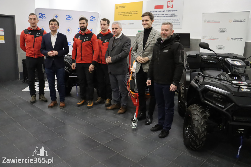 Fotorelacja: Przekazanie sprzętu dla Grupy Jurajskiej GOPR w Podlesicach gmina Kroczyce