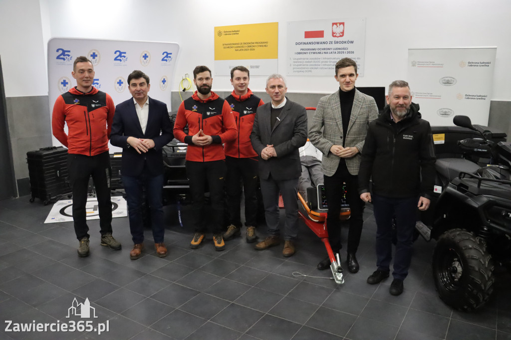 Fotorelacja: Przekazanie sprzętu dla Grupy Jurajskiej GOPR w Podlesicach gmina Kroczyce