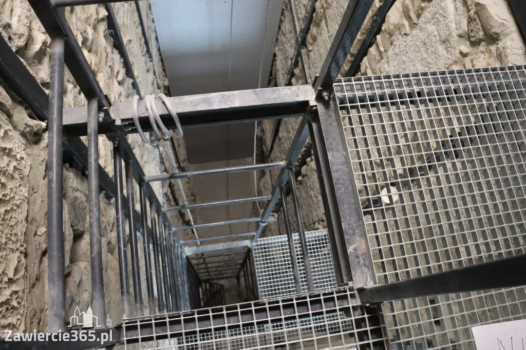 Fotorelacja: Przekazanie sprzętu dla Grupy Jurajskiej GOPR w Podlesicach gmina Kroczyce