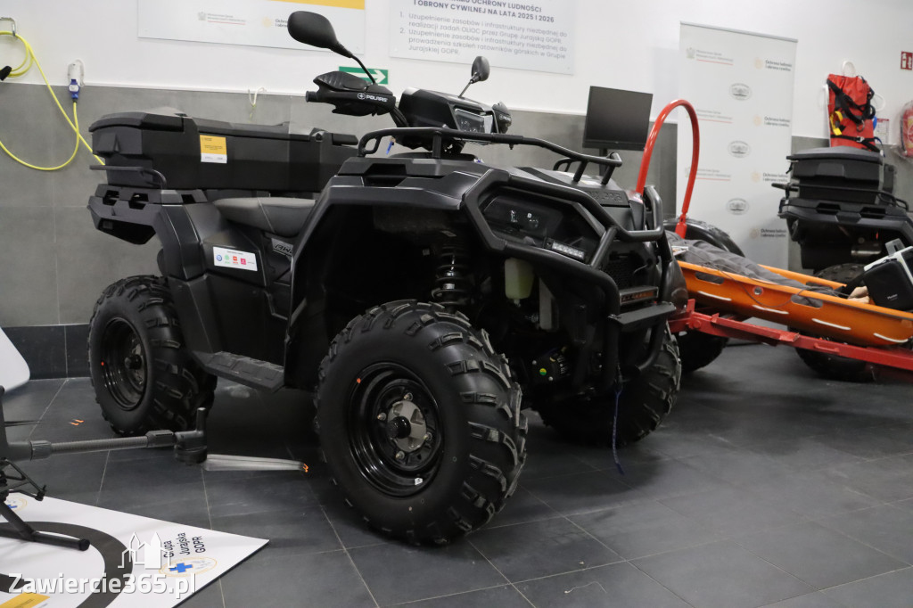 Fotorelacja: Przekazanie sprzętu dla Grupy Jurajskiej GOPR w Podlesicach gmina Kroczyce