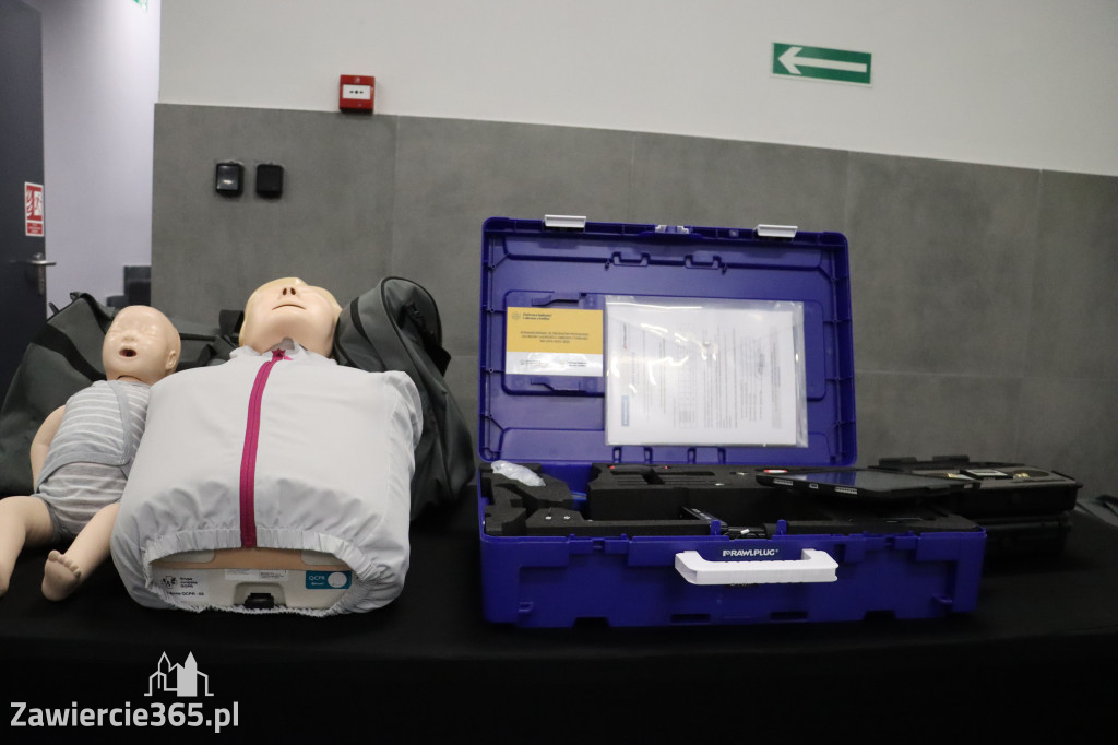 Fotorelacja: Przekazanie sprzętu dla Grupy Jurajskiej GOPR w Podlesicach gmina Kroczyce