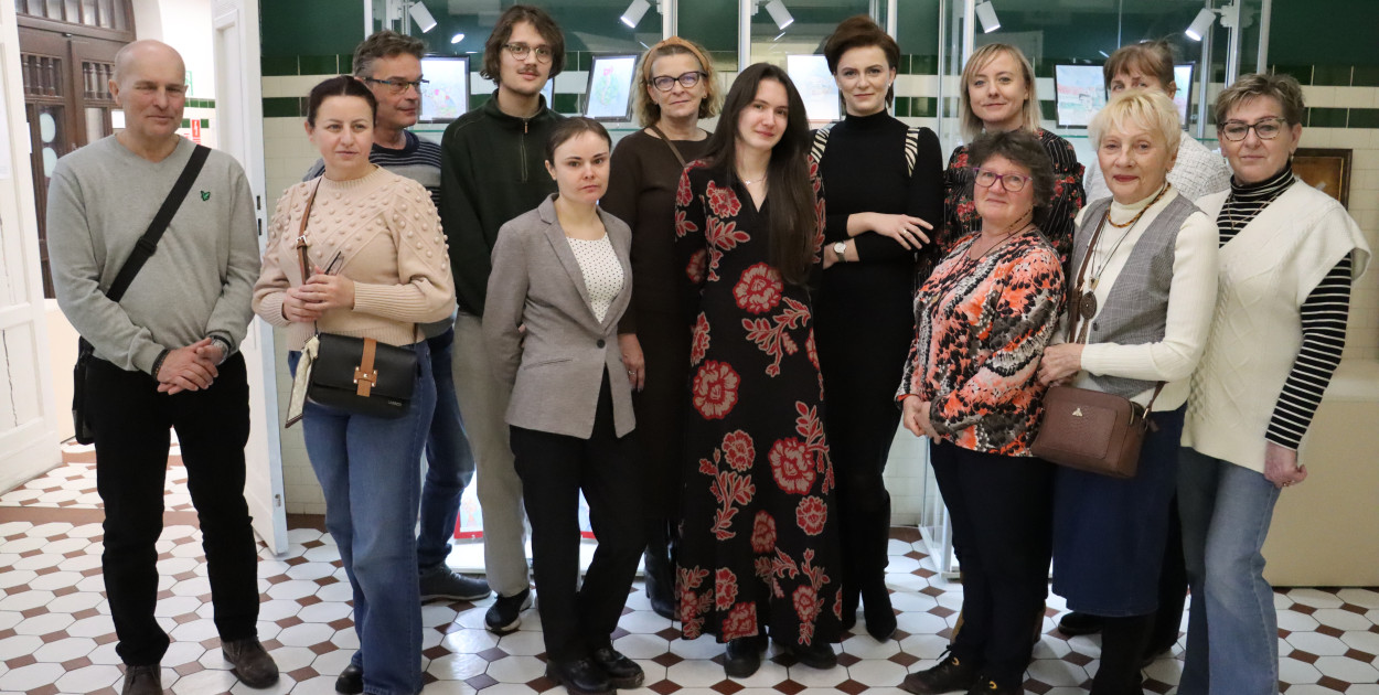 Fotorelacja Zawiercie: wykład - SZKŁO Z KREDENSU BABCI. OPOWIEŚCI O HSG ZĄBKOWICE