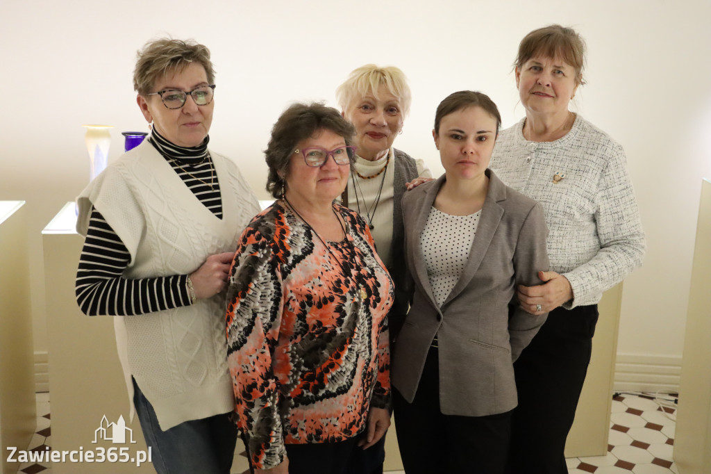 Fotorelacja Zawiercie: wykład - SZKŁO Z KREDENSU BABCI. OPOWIEŚCI O HSG ZĄBKOWICE