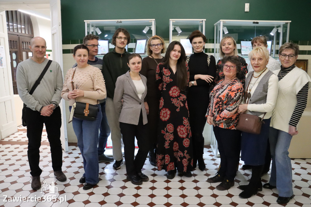 Fotorelacja Zawiercie: wykład - SZKŁO Z KREDENSU BABCI. OPOWIEŚCI O HSG ZĄBKOWICE