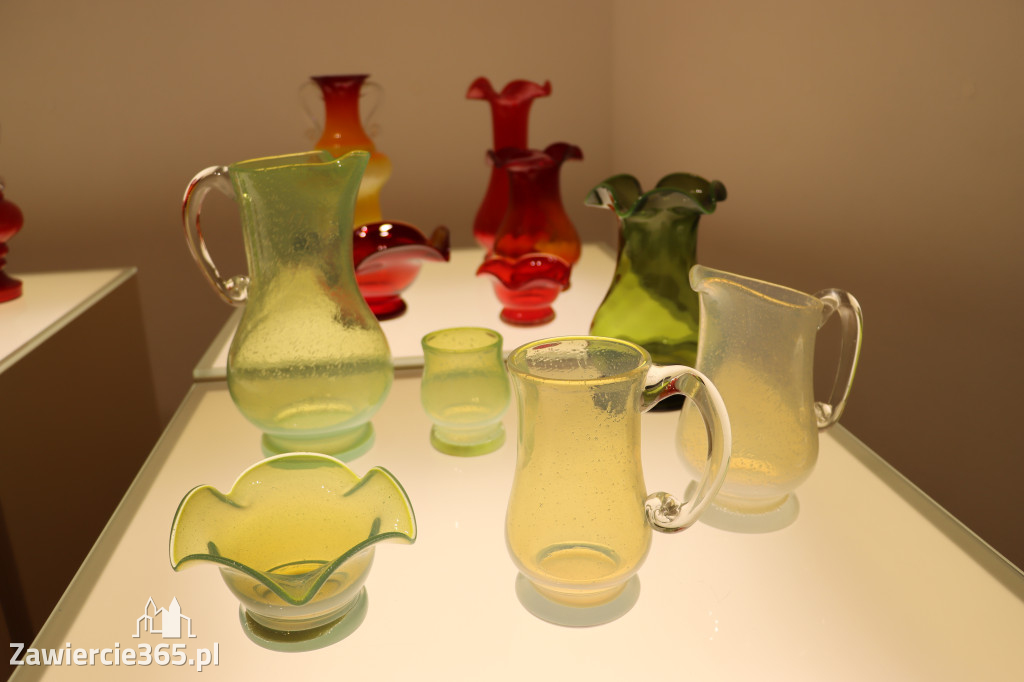 Fotorelacja Zawiercie: wykład - SZKŁO Z KREDENSU BABCI. OPOWIEŚCI O HSG ZĄBKOWICE