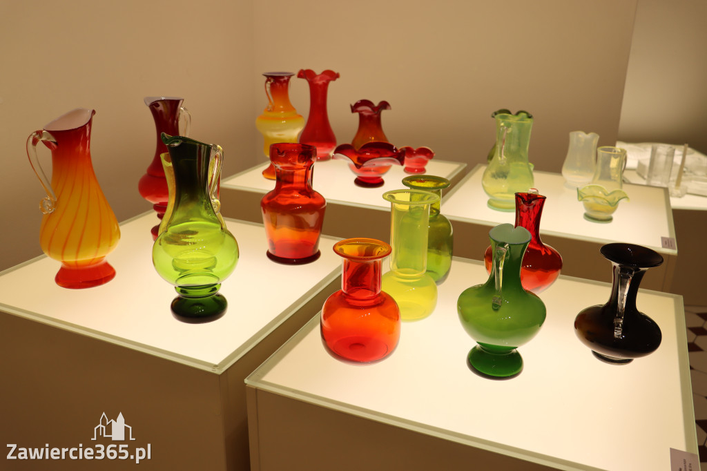 Fotorelacja Zawiercie: wykład - SZKŁO Z KREDENSU BABCI. OPOWIEŚCI O HSG ZĄBKOWICE