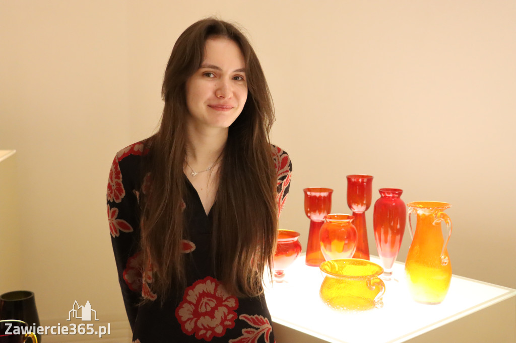 Fotorelacja Zawiercie: wykład - SZKŁO Z KREDENSU BABCI. OPOWIEŚCI O HSG ZĄBKOWICE