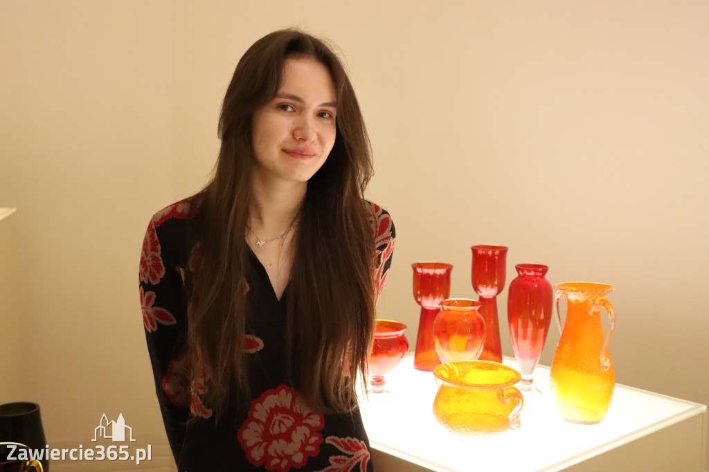 Fotorelacja Zawiercie: wykład - SZKŁO Z KREDENSU BABCI. OPOWIEŚCI O HSG ZĄBKOWICE