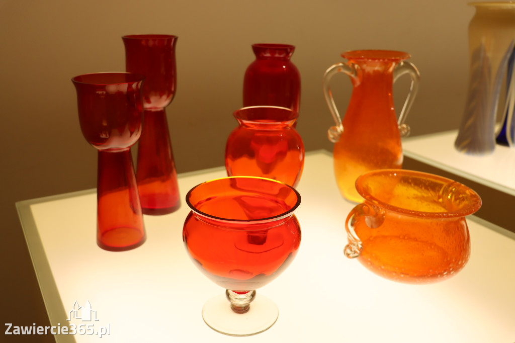 Fotorelacja Zawiercie: wykład - SZKŁO Z KREDENSU BABCI. OPOWIEŚCI O HSG ZĄBKOWICE