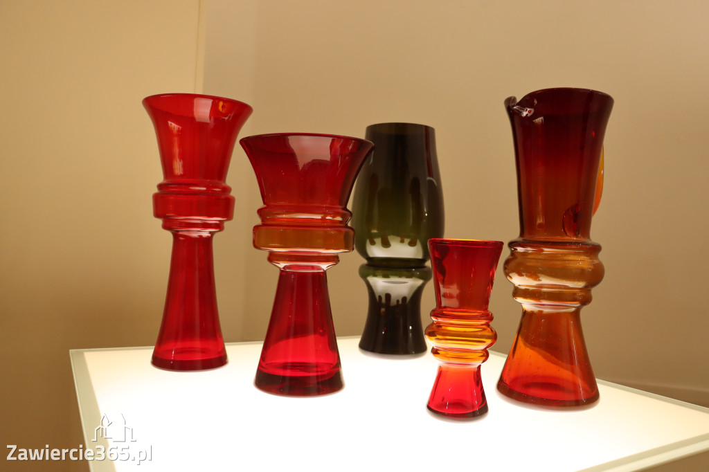 Fotorelacja Zawiercie: wykład - SZKŁO Z KREDENSU BABCI. OPOWIEŚCI O HSG ZĄBKOWICE