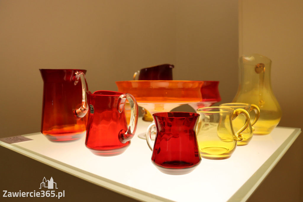 Fotorelacja Zawiercie: wykład - SZKŁO Z KREDENSU BABCI. OPOWIEŚCI O HSG ZĄBKOWICE