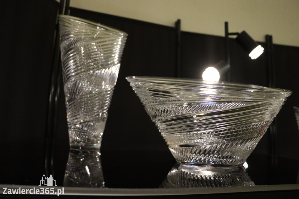 Fotorelacja Zawiercie: wykład - SZKŁO Z KREDENSU BABCI. OPOWIEŚCI O HSG ZĄBKOWICE