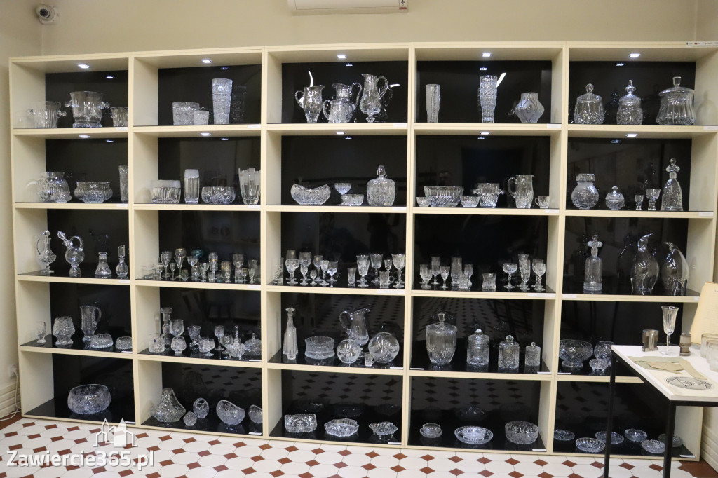 Fotorelacja Zawiercie: wykład - SZKŁO Z KREDENSU BABCI. OPOWIEŚCI O HSG ZĄBKOWICE